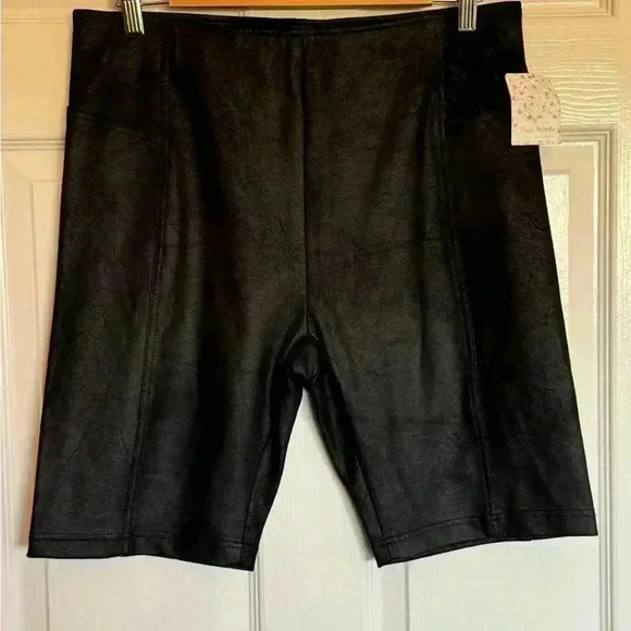 Free People Women Bike Shorts Heatwave Faux Suede Black Moto Goth Size Large L - Picture 2 of 8